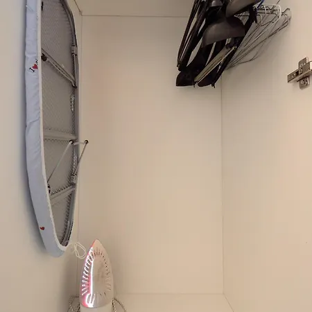 Bellissimo Mini A Tema Bandiera Italiana, Potente Wi-fi, 3 Linee Metropolitane Dietro Casa, Collegato Direttamente Con Aeroporto Di Malpensa E Rho Fiera Милан