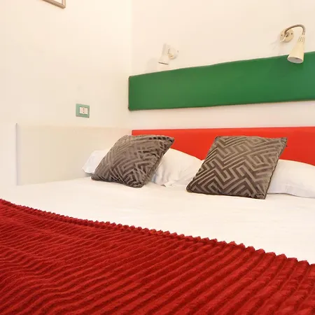 Bellissimo Mini A Tema Bandiera Italiana, Potente Wi-fi, 3 Linee Metropolitane Dietro Casa, Collegato Direttamente Con Aeroporto Di Malpensa E Rho Fiera Милан