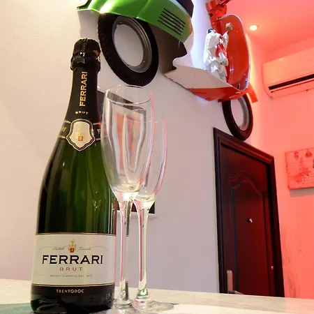 Апартаменты Bellissimo Mini A Tema Bandiera Italiana, Potente Wi-fi, 3 Linee Metropolitane Dietro Casa, Collegato Direttamente Con Aeroporto Di Malpensa E Rho Fiera
