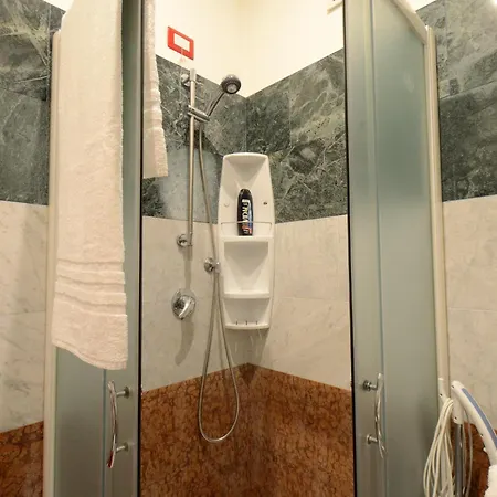Апартаменты Bellissimo Mini A Tema Bandiera Italiana, Potente Wi-fi, 3 Linee Metropolitane Dietro Casa, Collegato Direttamente Con Aeroporto Di Malpensa E Rho Fiera