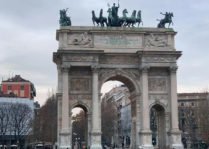 Bellissimo Mini A Tema Bandiera Italiana, Potente Wi-fi, 3 Linee Metropolitane Dietro Casa, Collegato Direttamente Con Aeroporto Di Malpensa E Rho Fiera Milan
