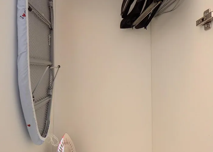 Bellissimo Mini A Tema Bandiera Italiana, Potente Wi-fi, 3 Linee Metropolitane Dietro Casa, Collegato Direttamente Con Aeroporto Di Malpensa E Rho Fiera Milan