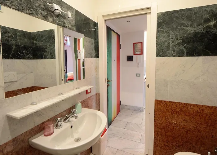 Bellissimo Mini A Tema Bandiera Italiana, Potente Wi-fi, 3 Linee Metropolitane Dietro Casa, Collegato Direttamente Con Aeroporto Di Malpensa E Rho Fiera * Milan