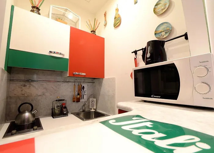 Bellissimo Mini A Tema Bandiera Italiana, Potente Wi-fi, 3 Linee Metropolitane Dietro Casa, Collegato Direttamente Con Aeroporto Di Malpensa E Rho Fiera Apartment Milan