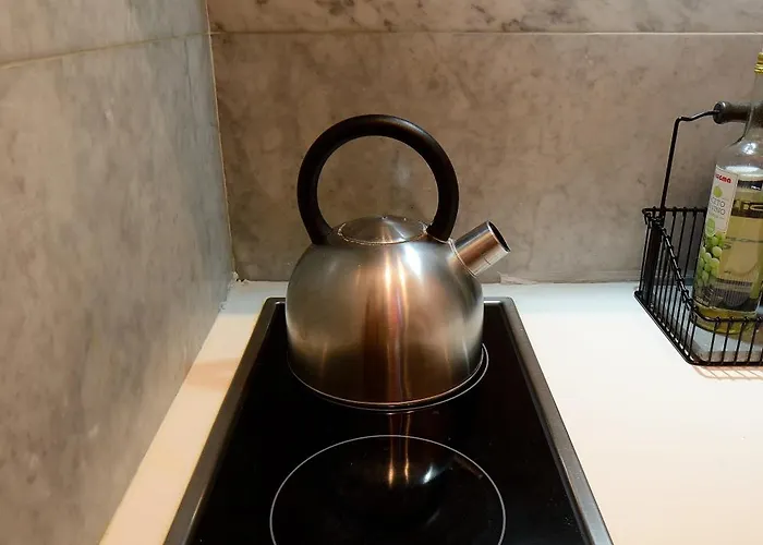 Bellissimo Mini A Tema Bandiera Italiana, Potente Wi-fi, 3 Linee Metropolitane Dietro Casa, Collegato Direttamente Con Aeroporto Di Malpensa E Rho Fiera Apartment Milan