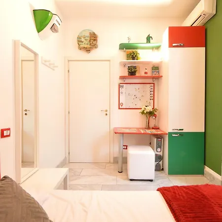 Lejlighed Bellissimo Mini A Tema Bandiera Italiana, Potente Wi-fi, 3 Linee Metropolitane Dietro Casa, Collegato Direttamente Con Aeroporto Di Malpensa E Rho Fiera *