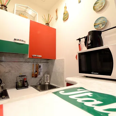 Bellissimo Mini A Tema Bandiera Italiana, Potente Wi-fi, 3 Linee Metropolitane Dietro Casa, Collegato Direttamente Con Aeroporto Di Malpensa E Rho Fiera Lejlighed Milano