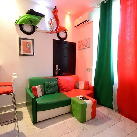 Bellissimo Mini A Tema Bandiera Italiana, Potente Wi-fi, 3 Linee Metropolitane Dietro Casa, Collegato Direttamente Con Aeroporto Di Malpensa E Rho Fiera Lejlighed