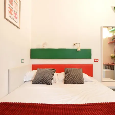 Bellissimo Mini A Tema Bandiera Italiana, Potente Wi-fi, 3 Linee Metropolitane Dietro Casa, Collegato Direttamente Con Aeroporto Di Malpensa E Rho Fiera Lejlighed *